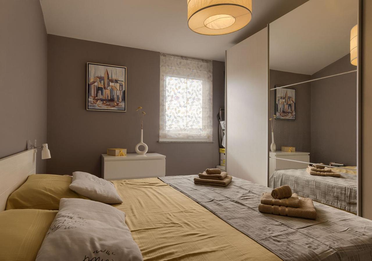 Apartment Leki - Newly Renovated, Modern City Spot Pula Exterior photo
